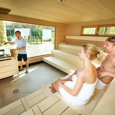 Отель Das Im Kurhaus 4*